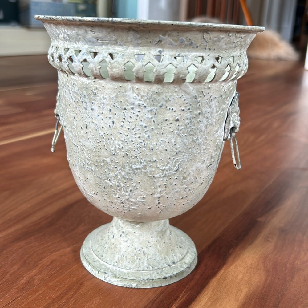 Shabby Chic metal urn